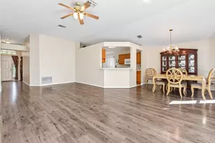 13233 Early Run Ln, Riverview, FL 33578 - Photo 6