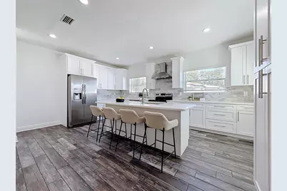 427 39th Street S, Saint Petersburg, FL 33711 - Photo 4