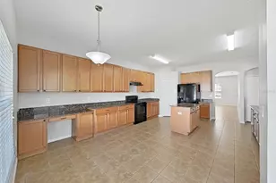 8427 Carriage Pointe Dr, Gibsonton, FL 33534 - Photo 16