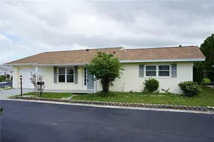 703 Huxley Pl, Sun City Center, FL 33573 - Photo 2