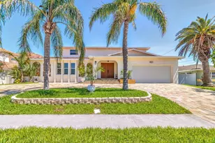 451 Palm Island NE, Clearwater Beach, FL 33767 - Photo 2