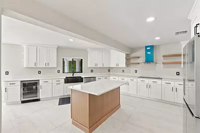 556 Johns Pass Avenue, Madeira Beach, FL 33708 - Photo 12
