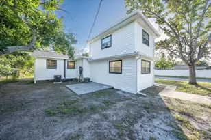 6295 3rd Ave S, Saint Petersburg, FL 33707 - Photo 2