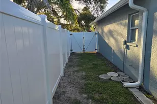 1007 Vineyard Ct, Dunedin, FL 34698 - Photo 16