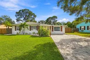 1548 Canterbury Rd N, Saint Petersburg, FL 33710 - Photo 2