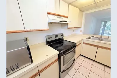 8151 Heatherwood Drive #111, Seminole, FL 33777 - Photo 2