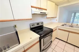 8151 Heatherwood Dr, Seminole, FL 33777 - Photo 2