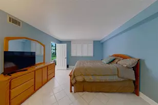 4885 1st St NE, Saint Petersburg, FL 33703 - Photo 16
