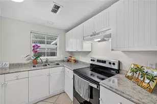 10110 Moores Mill Ct, Tampa, FL 33615 - Photo 14