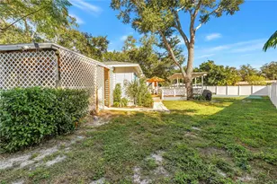 10804 Seminole Dr N, Saint Petersburg, FL 33708 - Photo 50