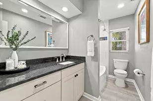 13810 Lake Village Pl, Tampa, FL 33618 - Photo 32