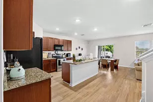 8219 Bilston Village Ln, Gibsonton, FL 33534 - Photo 4