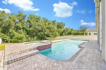 1101 Darlington Oak Drive NE, Saint Petersburg, FL 33703 - Photo 2