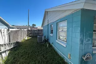 8906 Peppermill Ct, Tampa, FL 33634 - Photo 10