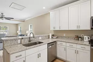 420 40th St N, Saint Petersburg, FL 33713 - Photo 6