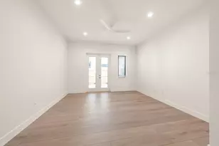 295 7th St S, Saint Petersburg, FL 33701 - Photo 12