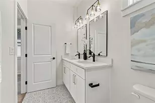 801 E Giddens Ave, Tampa, FL 33603 - Photo 22