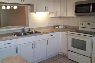 831 Maple Ct, Dunedin, FL 34698 - Photo 2