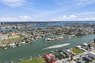 8135 Bayshore Dr, Treasure Island, FL 33706 - Photo 38