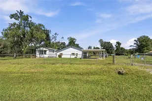 8719 S Meadowview Cir, Tampa, FL 33625 - Photo 2