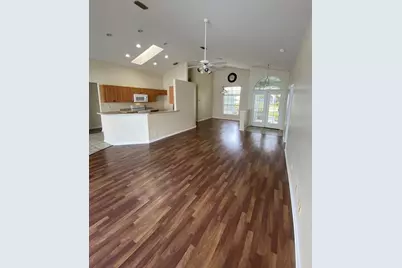 1217 Jasmine Lake Drive, Tarpon Springs, FL 34689 - Photo 2