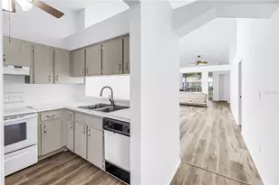 159 Sun Isle Cir, Treasure Island, FL 33706 - Photo 8