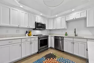 922 N Shore Dr NE, Saint Petersburg, FL 33701 - Photo 10