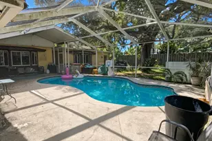 10569 Dixon Dr, Seminole, FL 33772 - Photo 18