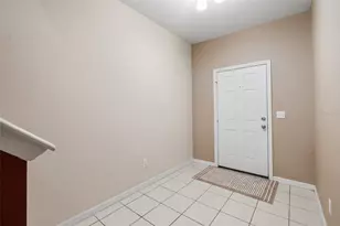 9420 Georgian Park Ln, Tampa, FL 33626 - Photo 6
