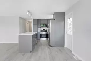 460 Mt Oak Ave NE, Saint Petersburg, FL 33702 - Photo 8