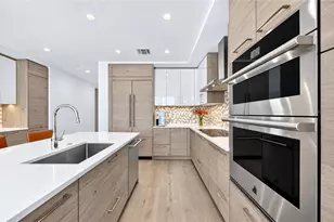 301 1st St S, Saint Petersburg, FL 33701 - Photo 14