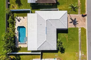 10469 Imperial Point Dr E, Largo, FL 33774 - Photo 6