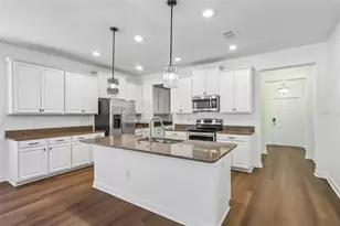 19430 Paddock View Dr, Tampa, FL 33647 - Photo 8