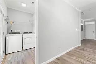7004 Americana Dr NE, Saint Petersburg, FL 33702 - Photo 14