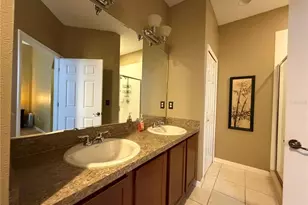 8323 King Blossom Ct, Tampa, FL 33615 - Photo 20