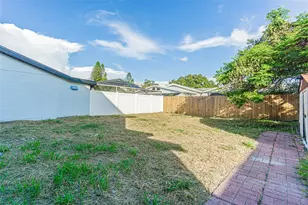 10305 Bramblewood Pl, Tampa, FL 33624 - Photo 20