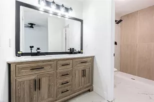 10305 Bramblewood Pl, Tampa, FL 33624 - Photo 12