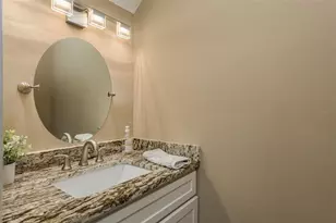 10429 La Mirage Ct, Tampa, FL 33615 - Photo 12