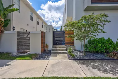 349 7th Street S, Saint Petersburg, FL 33701 - Photo 2