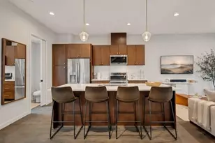 349 7th St S, Saint Petersburg, FL 33701 - Photo 8