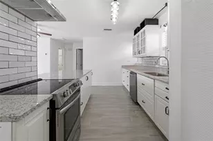 3900 50th St N, Saint Petersburg, FL 33709 - Photo 8