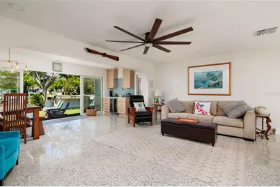 9298 Sun Isle Drive NE, Saint Petersburg, FL 33702 - Photo 10