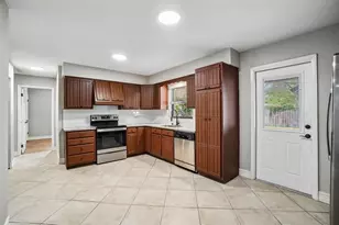 715 Papaya Dr, Tampa, FL 33619 - Photo 14