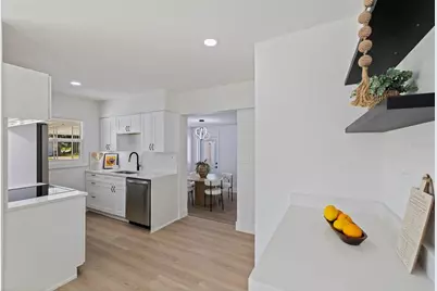 5769 Dartmouth Avenue N, Saint Petersburg, FL 33710 - Photo 10
