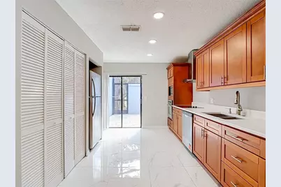 1960 Gregory Drive, Tampa, FL 33613 - Photo 12