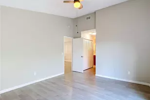1960 Gregory Dr, Tampa, FL 33613 - Photo 20