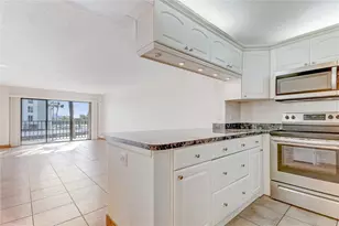 51 Island Way, Clearwater Beach, FL 33767 - Photo 8