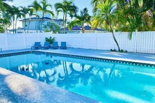 108 8th St, Belleair Beach, FL 33786 - Photo 16