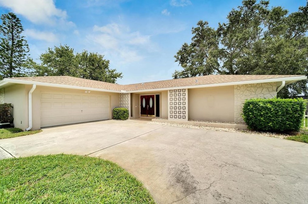 12075 7th St, Saint Petersburg, FL 33706-1009