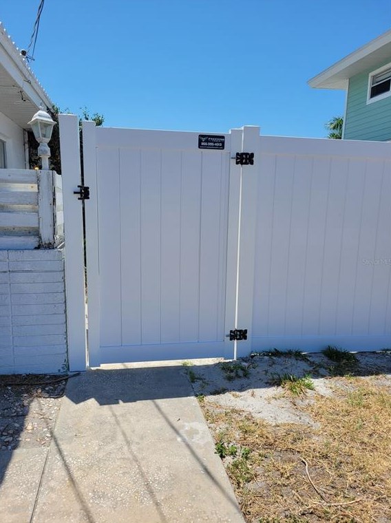 15318 Harbor Dr, Saint Petersburg, FL 33708-1821